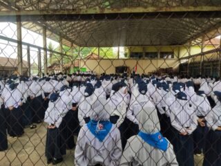 Upacara Bendera Senin: Kedisiplinan adalah Kunci