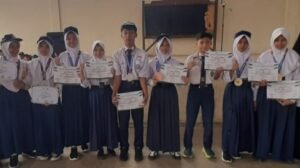 MTsN 2 Tasikmalaya Gelar Penyerahan Simbolis Prestasi Taekwondo di Upacara Bendera Senin ini