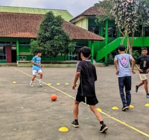 Latihan Futsal MTsN 2 Tasikmalaya: Bangun Skill, Disiplin, dan Kekompakan Tim
