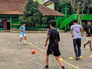 Latihan Futsal MTsN 2 Tasikmalaya: Bangun Skill, Disiplin, dan Kekompakan Tim
