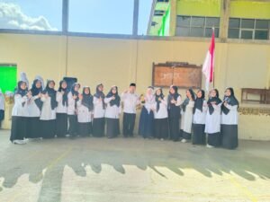 Upacara Senin: Dari Amanat Wali Kelas hingga Siswa Berprestasi