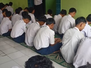 Siswa MTsN 2 Tasikmalaya Tersentuh! Ceramah Salat Duha Pagi Ini Bangkitkan Semangat Jadi Teladan Madrasah