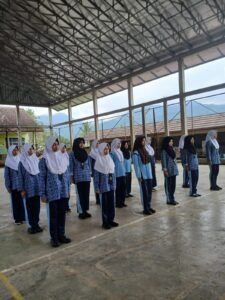 Latihan Paskibra Hari Ini Bikin Kagum! Kekompakan Siswa MTsN 2 Tasikmalaya Makin Solid!