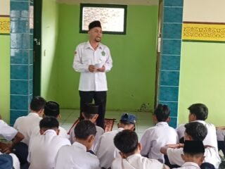 Daris Lutfi, M.Pd Sampaikan Kultum tentang Bersyukur atas Karunia Wajah