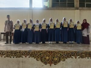 Syifa Raini Mengguncang MTsN 2 Tasikmalaya! Raih Nilai Tertinggi dan Resmi Jadi Juara Umum Semester Ganjil 2025/2026