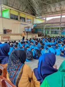 Kepala MTsN 2 Tasikmalaya Resmi Membuka PORAK 2025 Secara Simbolis