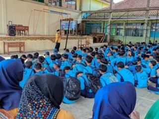 Kepala MTsN 2 Tasikmalaya Resmi Membuka PORAK 2025 Secara Simbolis