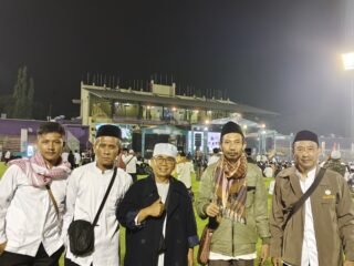 Guru MTsN 2 Tasikmalaya Ikuti Shalawat Kebangsaan Bersama Habib Syech di Stadion Galuh Ciamis