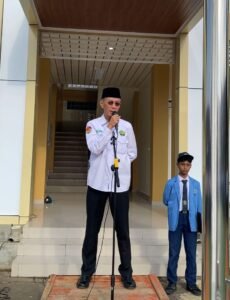 Hari Pertama Masuk Sekolah, Kepala Madrasah Baru Pimpin Upacara dan Halalbihalal Penuh Makna