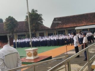 Disiplin dan Semangat Belajar Menggema dalam Upacara Senin Pagi MTsN 2 Tasikmalaya